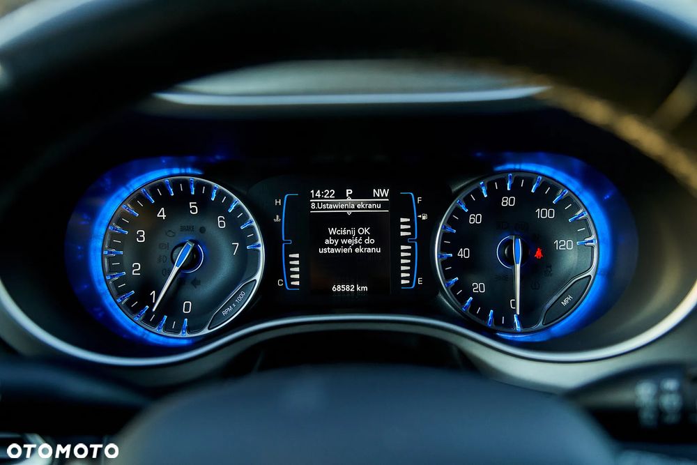 Chrysler Pacifica - 17