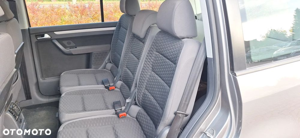 Volkswagen Touran - 11