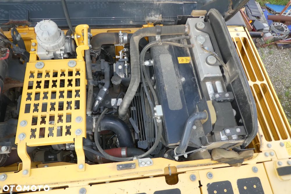 Komatsu PC 210LC-10 - 24