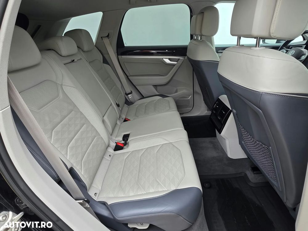 Volkswagen Touareg - 21