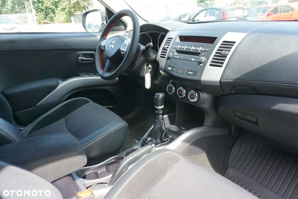 Mitsubishi Outlander - 26