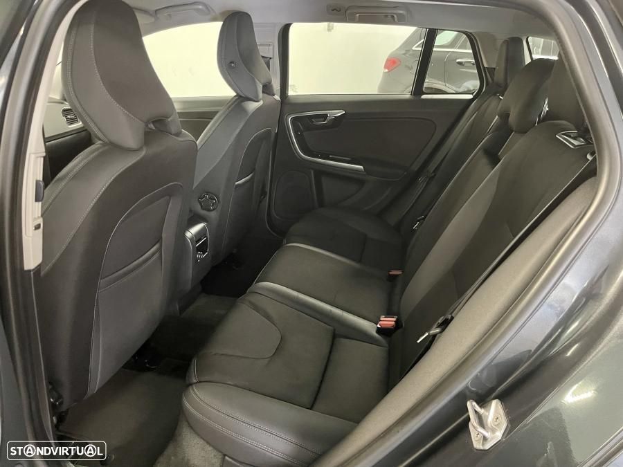 Volvo V60 2.0 D4 Momentum - 22