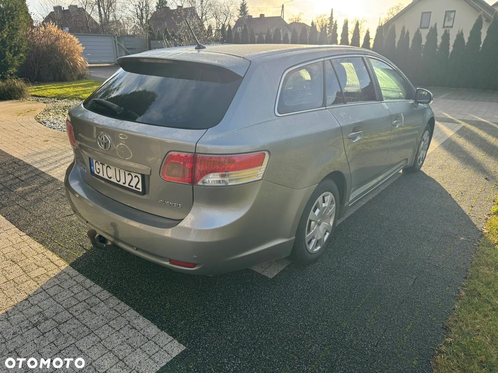 Toyota Avensis 2.0 D-4D - 6