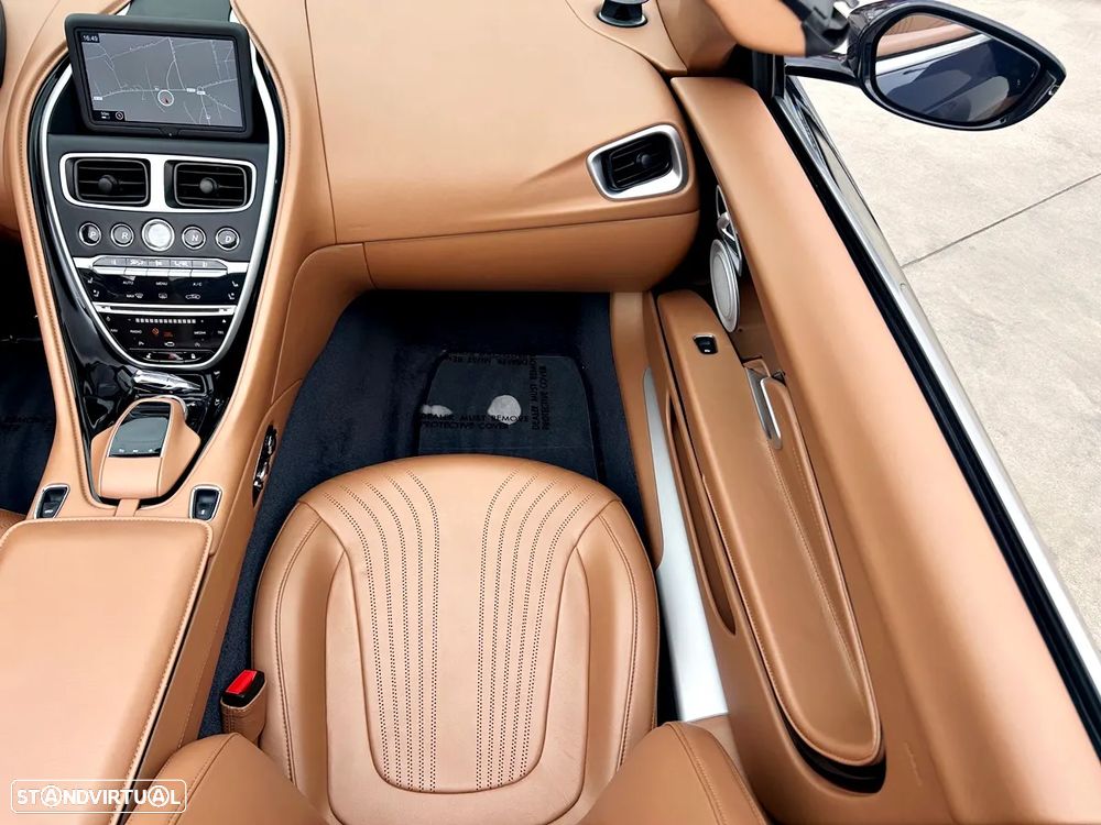 Aston Martin DB11 Coupé V8 Auto - 12