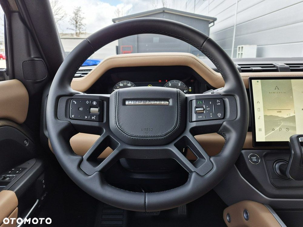 Land Rover Defender - 25