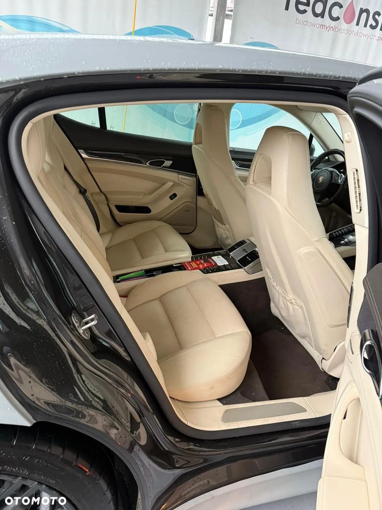 Porsche Panamera 4S - 4
