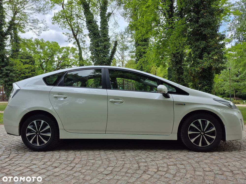 Toyota Prius (Hybrid) Executive - 15