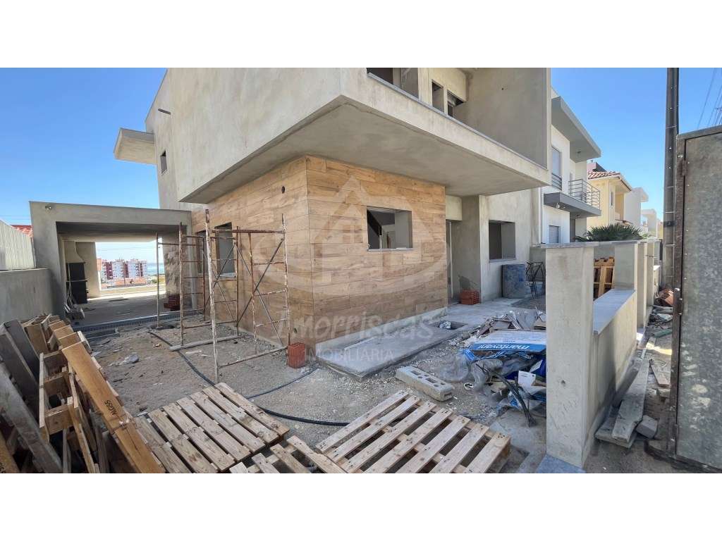 Moradia V4 com piscina e jardim privativo em Santa Iria de Azóia - Grande imagem: 5/33