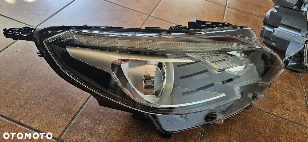 Peugeot 2008 Lift Lampa Przód  Lewa Prawa Idealne - 6