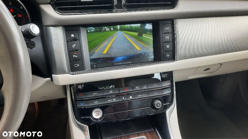 Jaguar XF 3.0 TDV6 Portfolio - 13