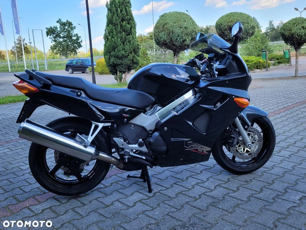 Honda VFR - 25