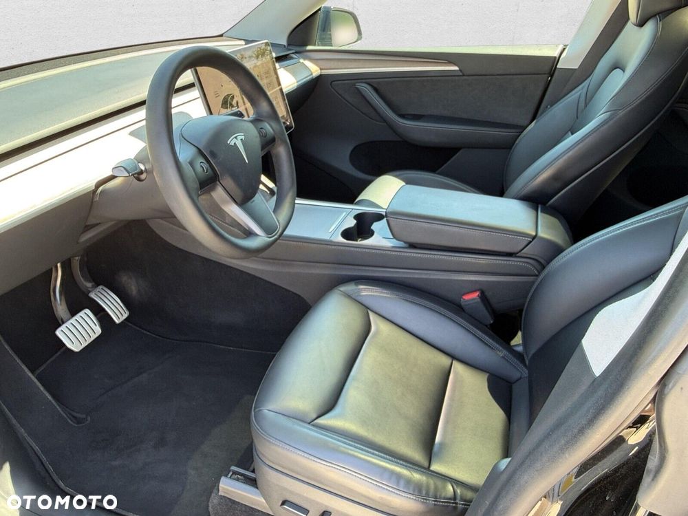 Tesla Model Y Performance AWD - 12