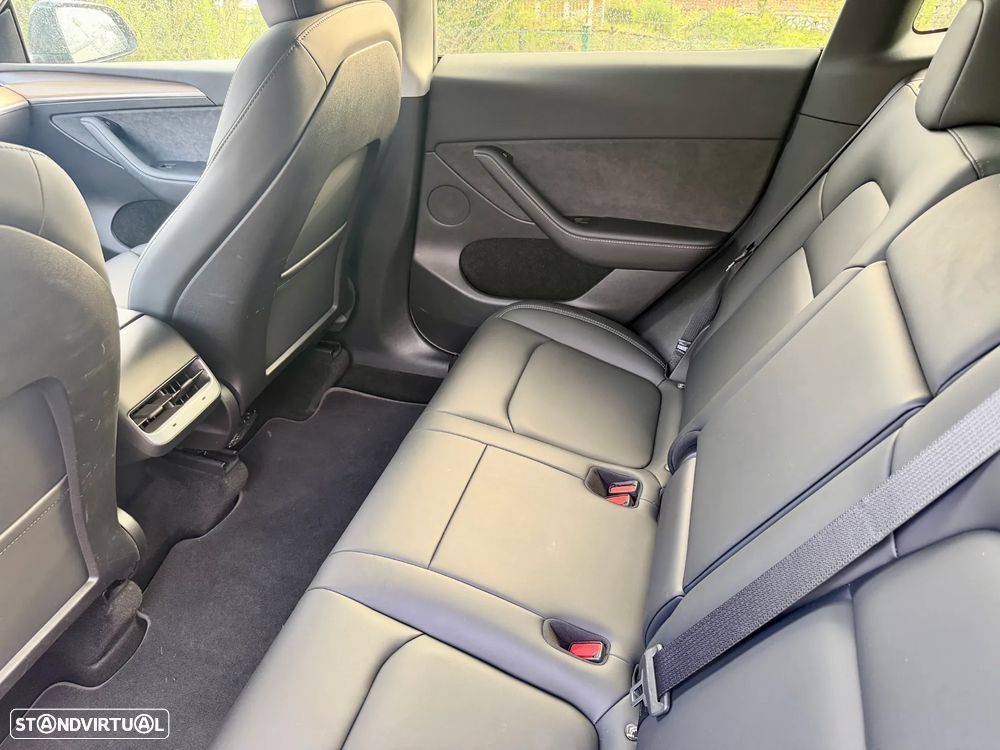 Tesla Model Y RWD - 12