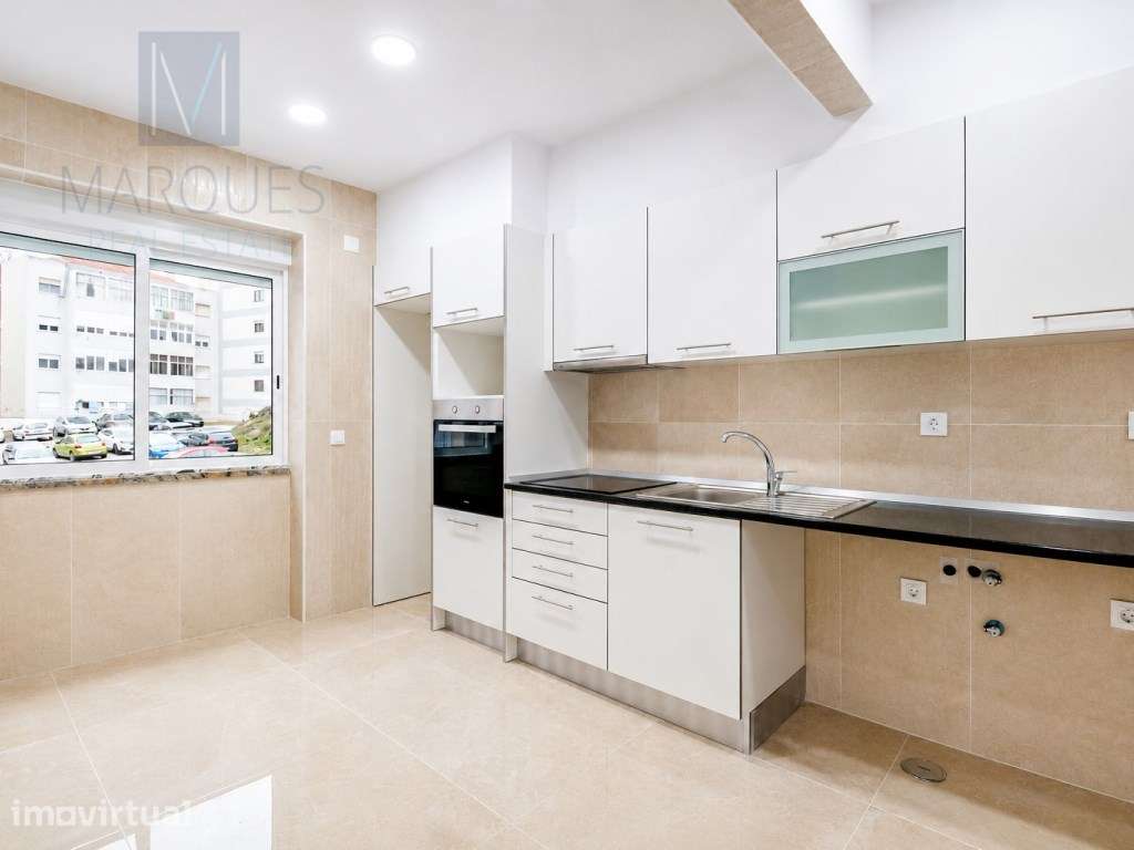 Apartamento T2 Remodelado na Cova da Piedade - Grande imagem: 3/12