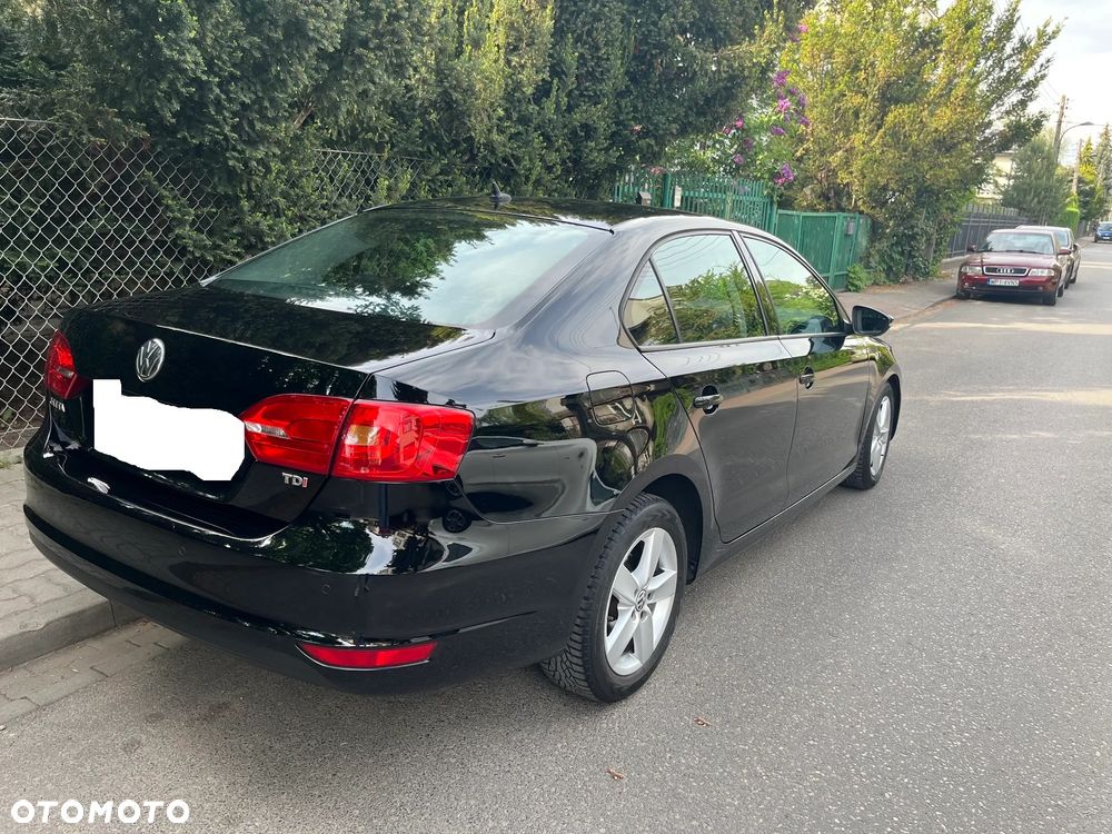 Volkswagen Jetta 1.6 TDI Comfortline - 4