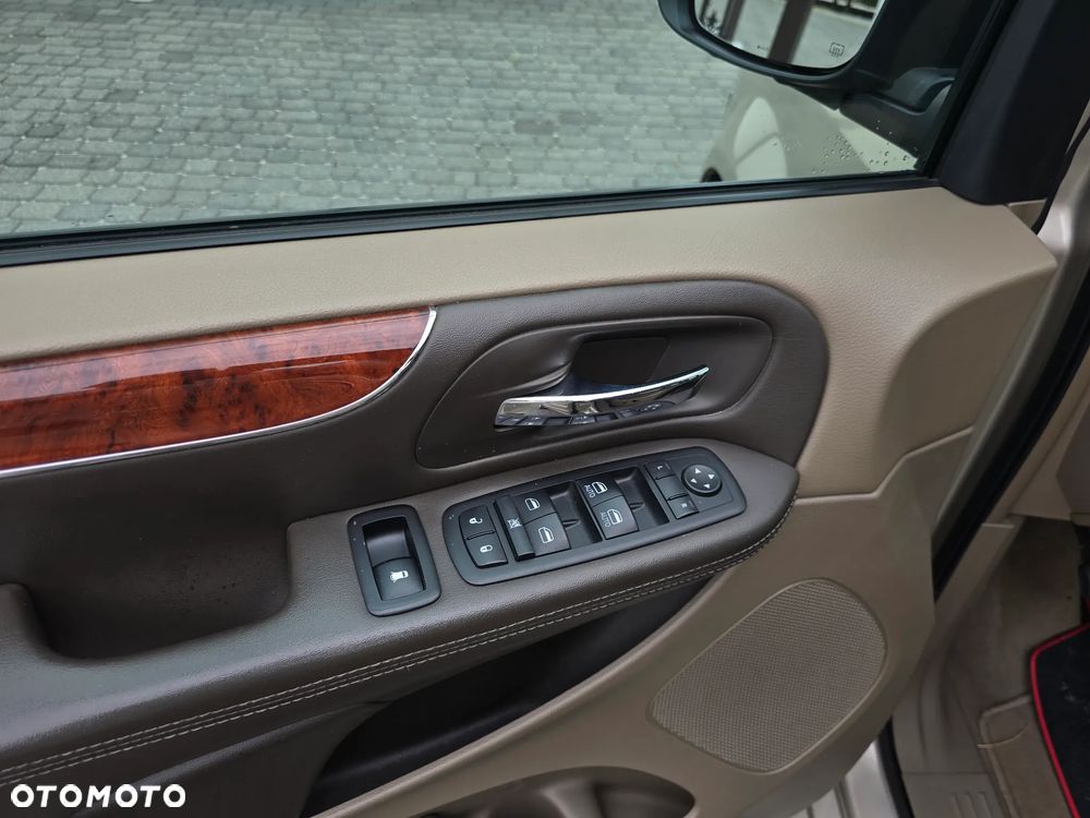 Chrysler Town & Country 3.6 Limited - 24