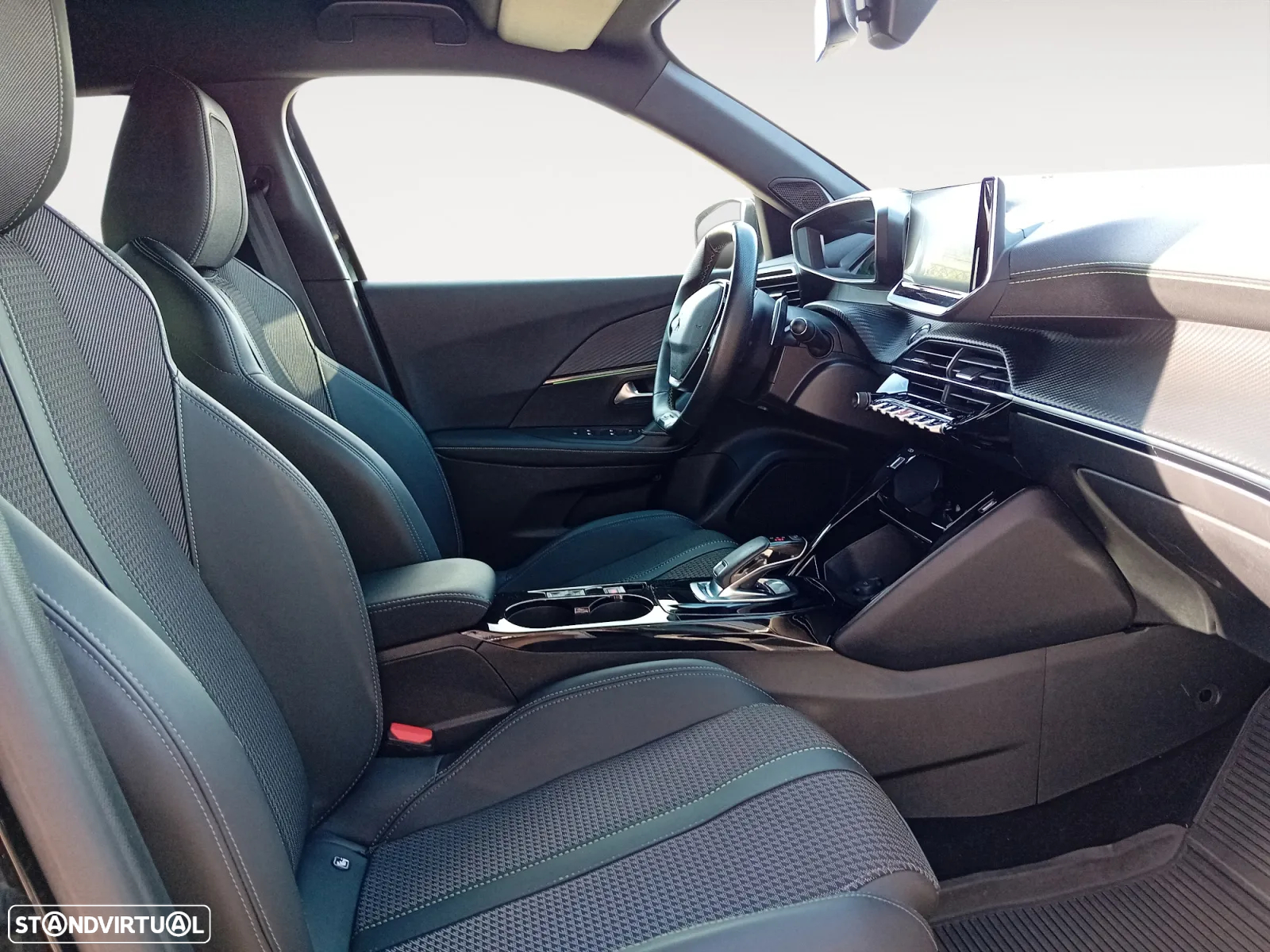 Peugeot 2008 1.2 PureTech Active EAT8 - 14