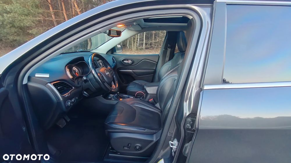 Jeep Cherokee - 8