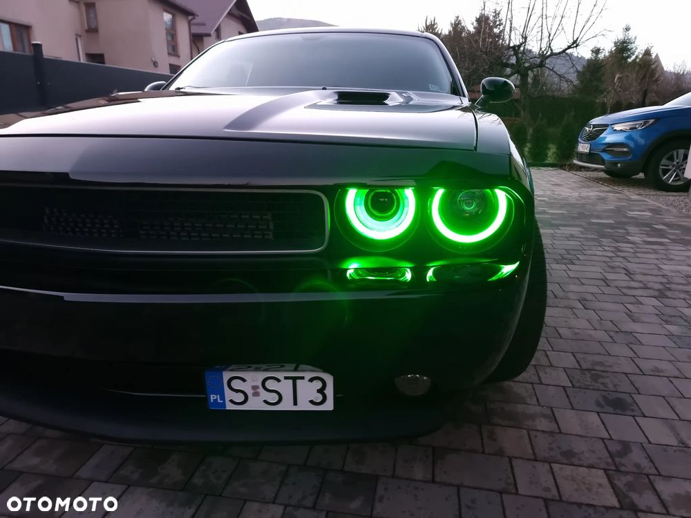 Dodge Challenger - 8