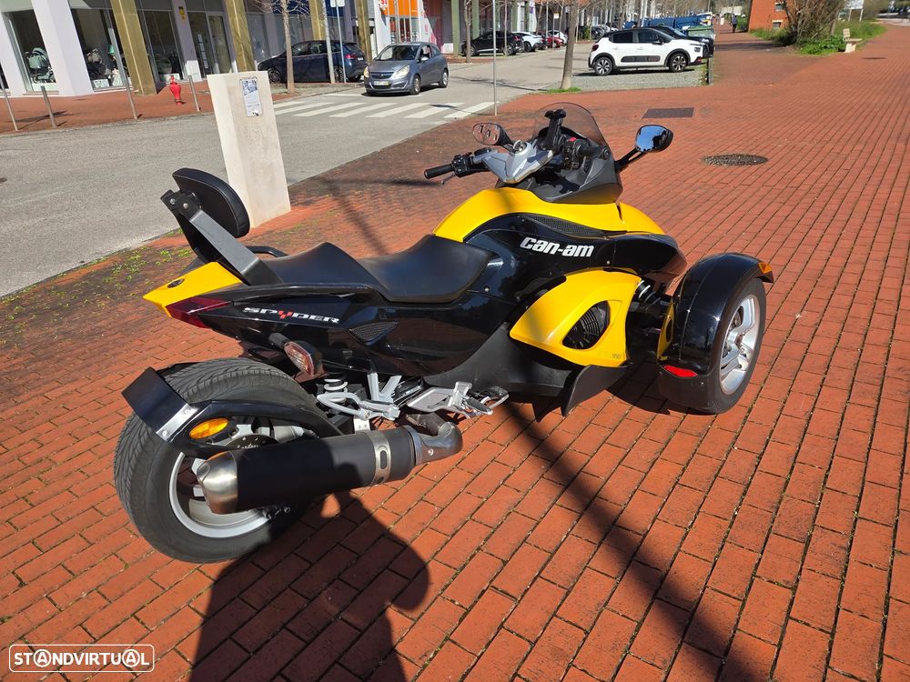 Can-Am Spyder F3 - 4