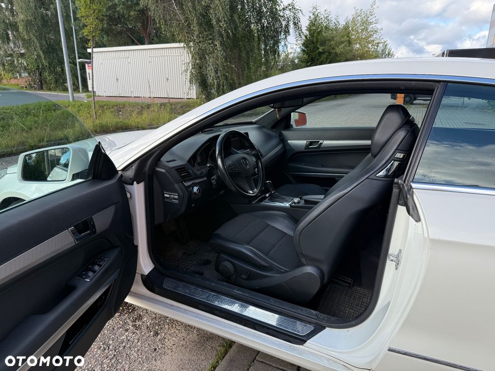 Mercedes-Benz Klasa E 250 CGI BlueEff - 11
