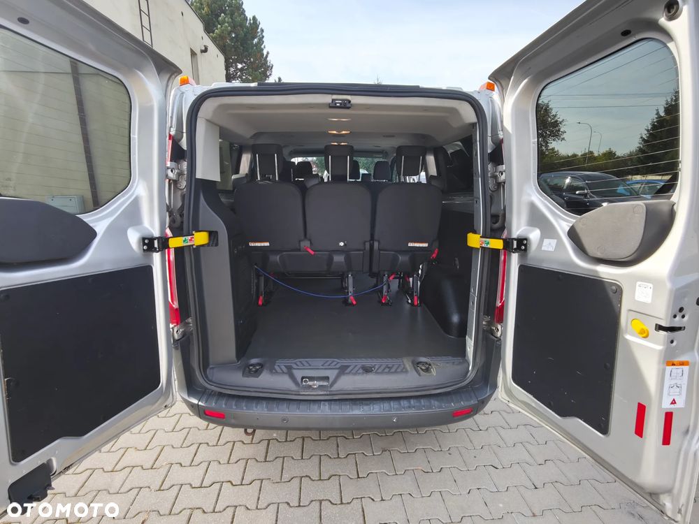 Ford Tourneo Custom - 38