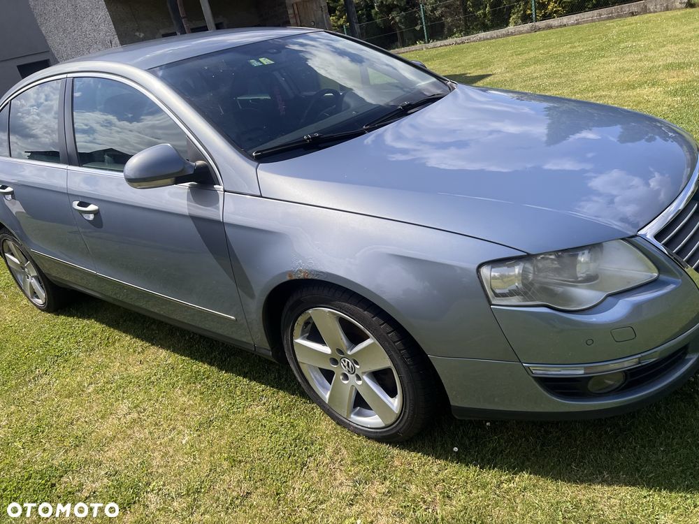 Volkswagen Passat - 1
