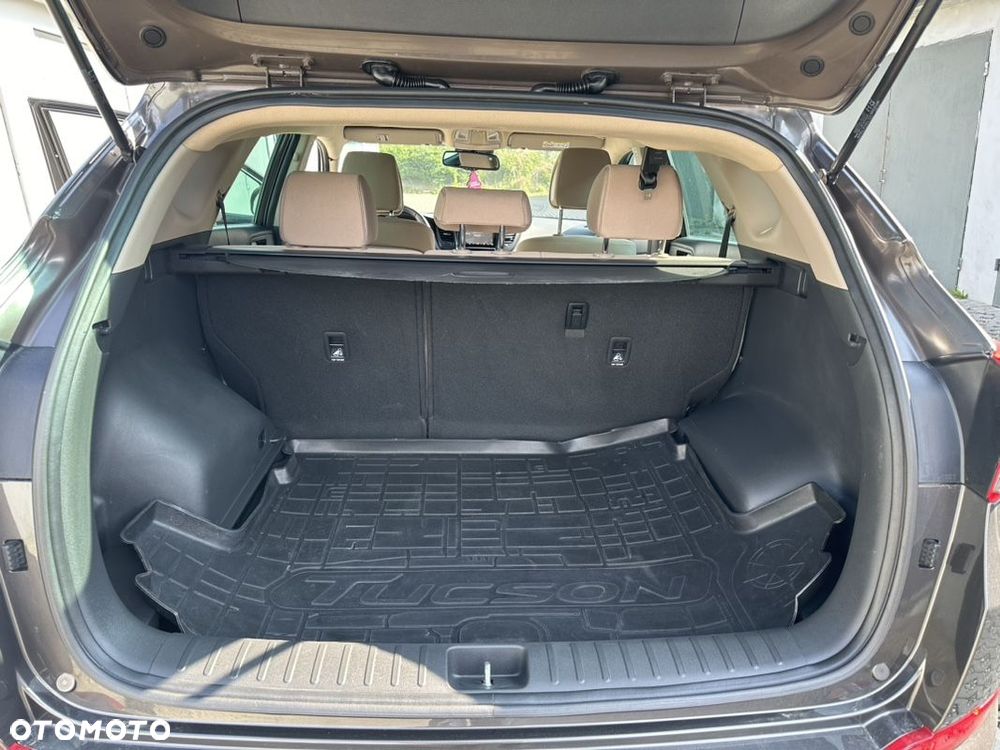 Hyundai Tucson 2.0 CRDi 4WD Automatik Style - 28