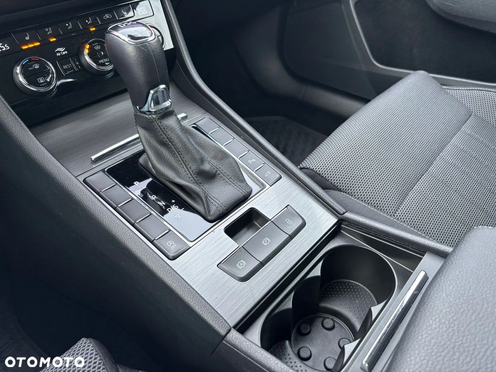 Skoda Superb 2.0 TDI SCR Style DSG - 23