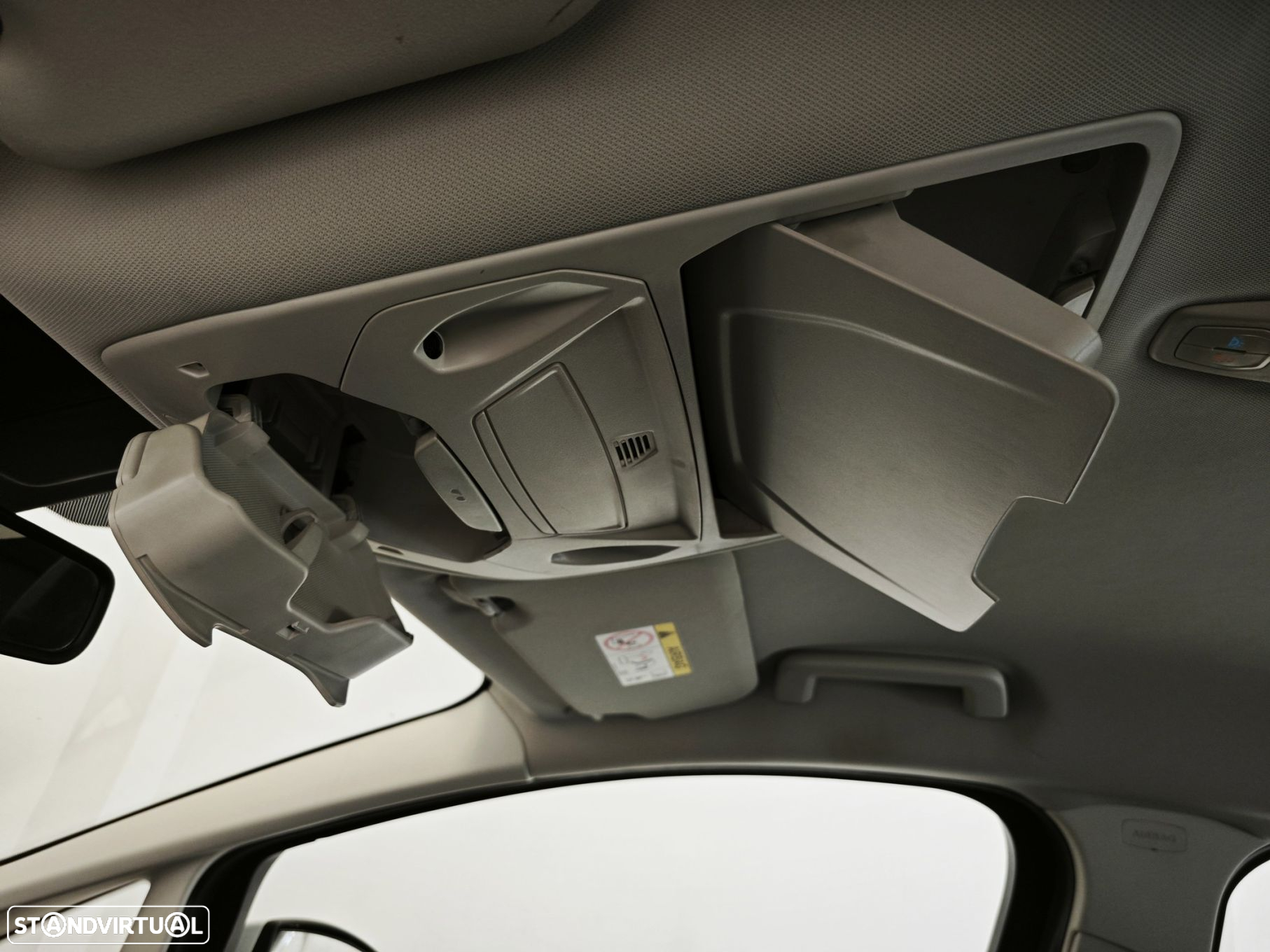 Ford C-Max 1.0 Ecoboost S&S Titanium - 32