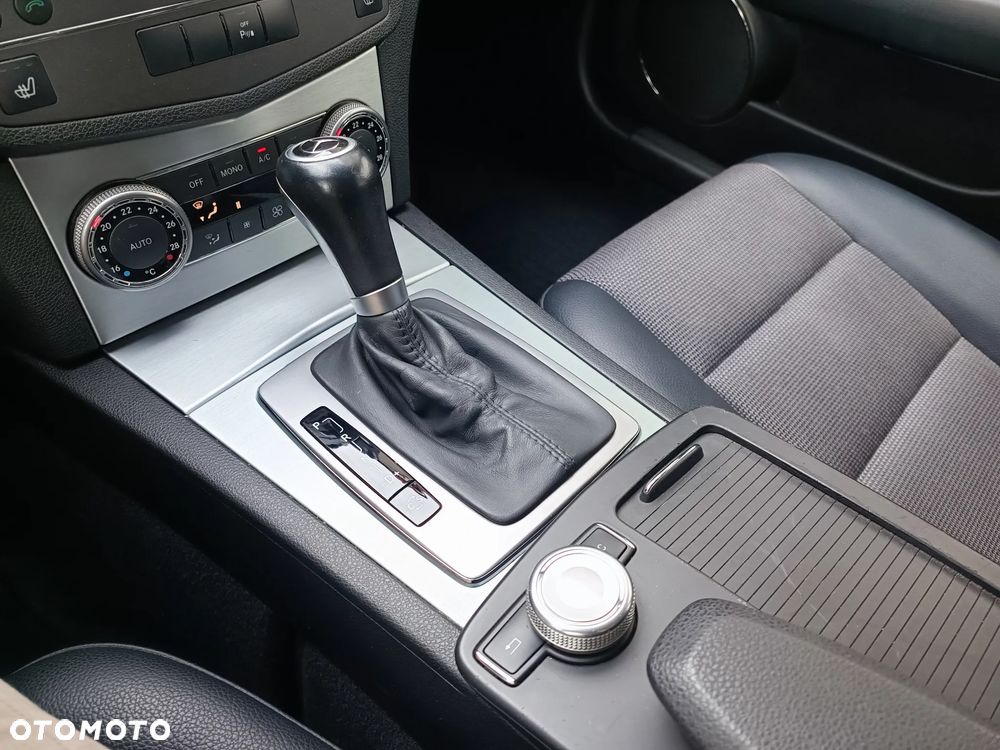 Mercedes-Benz Klasa C 180 CGI Automatik BlueEFFICIENCY Avantgarde - 22