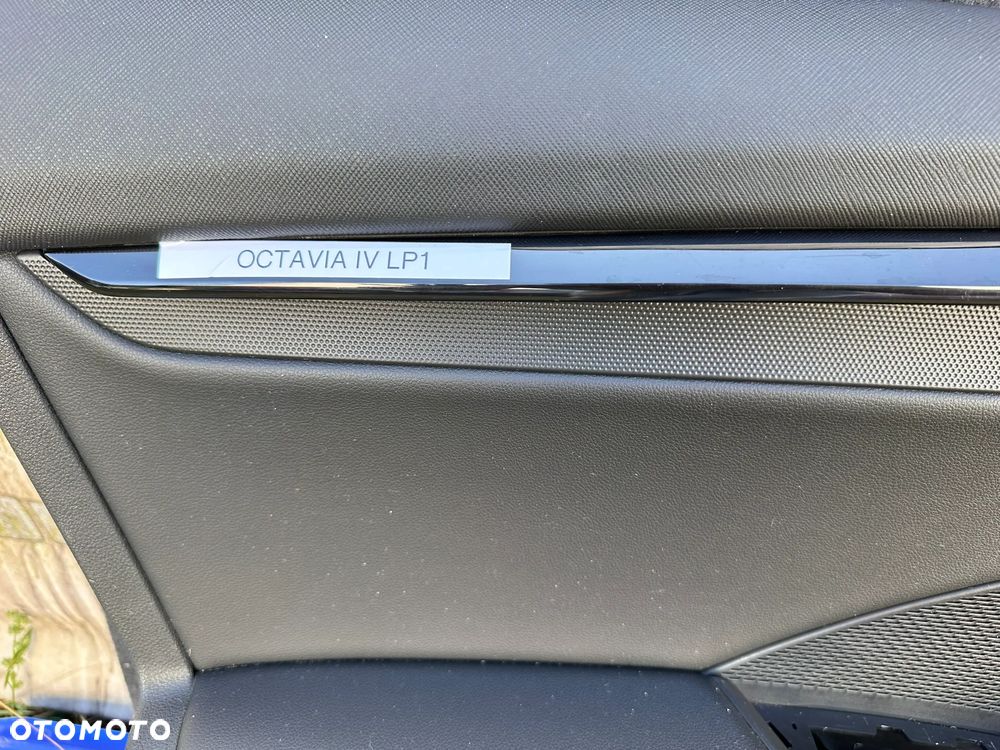 Tapicerka boczek drzwi lewy przód Skoda Octavia IV - 4