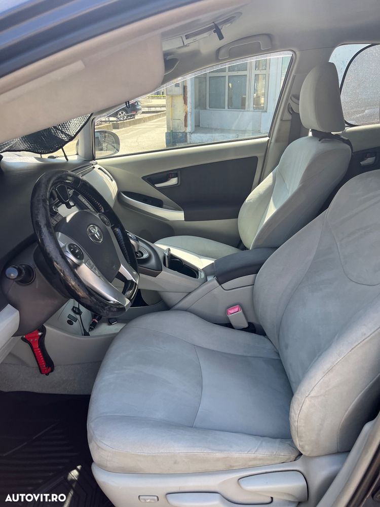 Toyota Prius (Hybrid) Comfort - 8