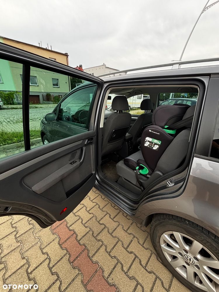 Volkswagen Touran - 10
