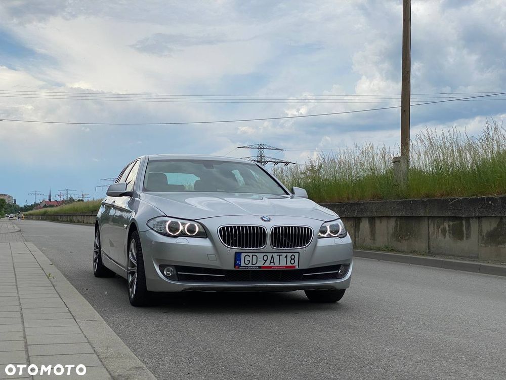 BMW Seria 5 528i xDrive Luxury Line - 1