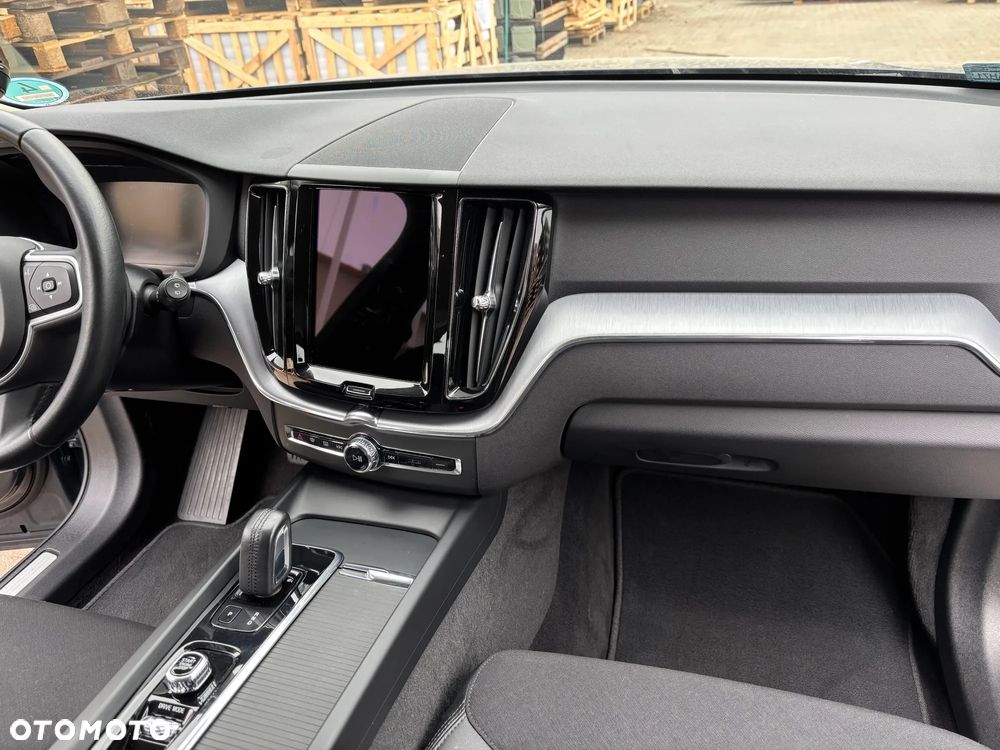 Volvo XC 60 B4 B Momentum Pro - 9