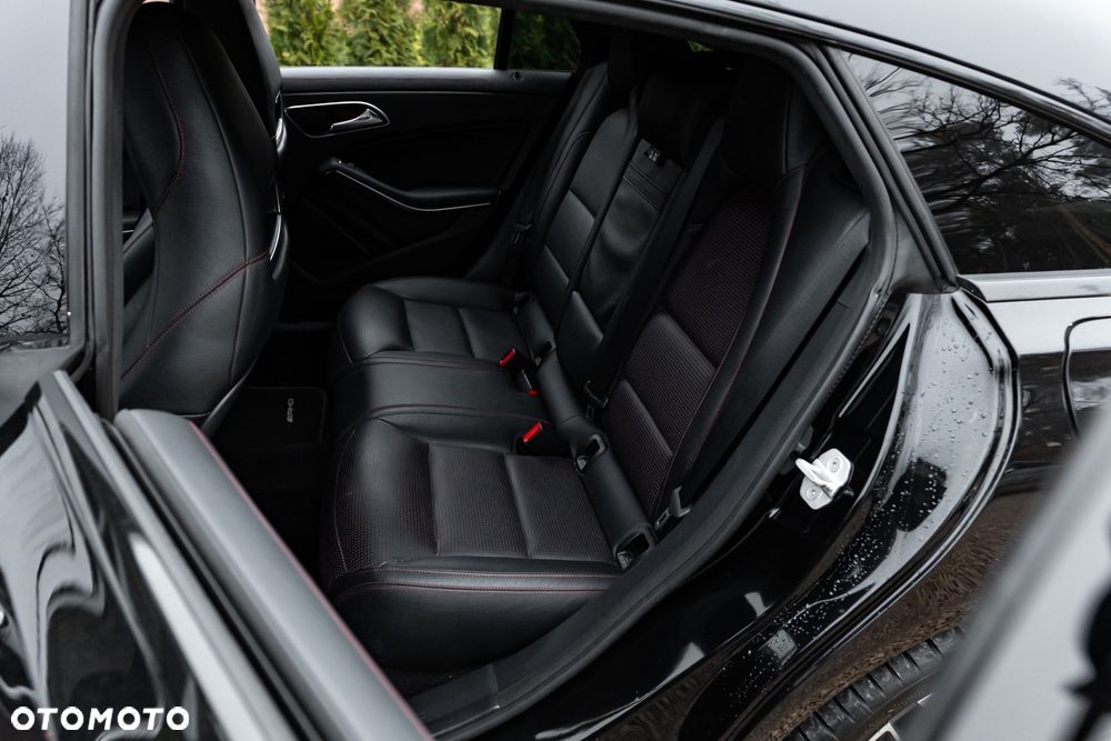 Mercedes-Benz CLA AMG 45 4Matic 7G-DCT - 23