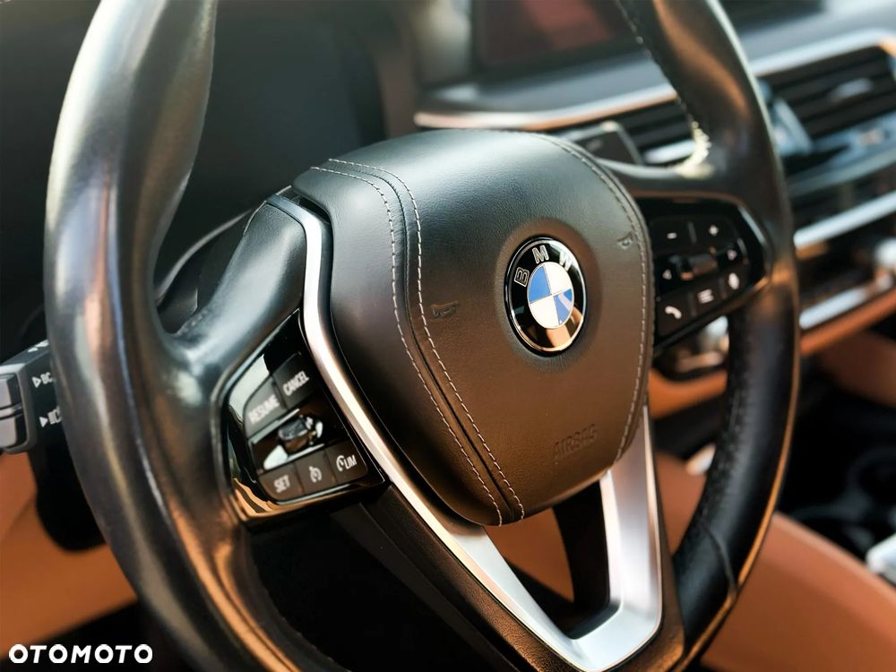 BMW Seria 5 530i xDrive mHEV Luxury Line - 39