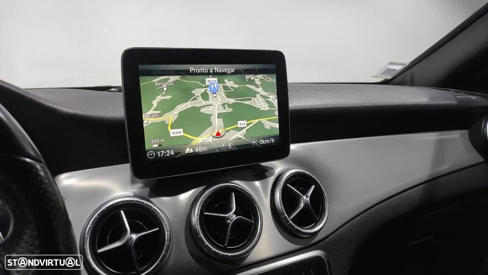 Mercedes-Benz CLA 200 - 35