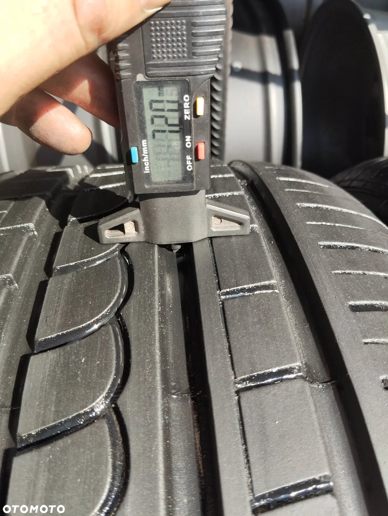 275 40 19 Pirelli P Zero Rosso 2szt Lato - 2