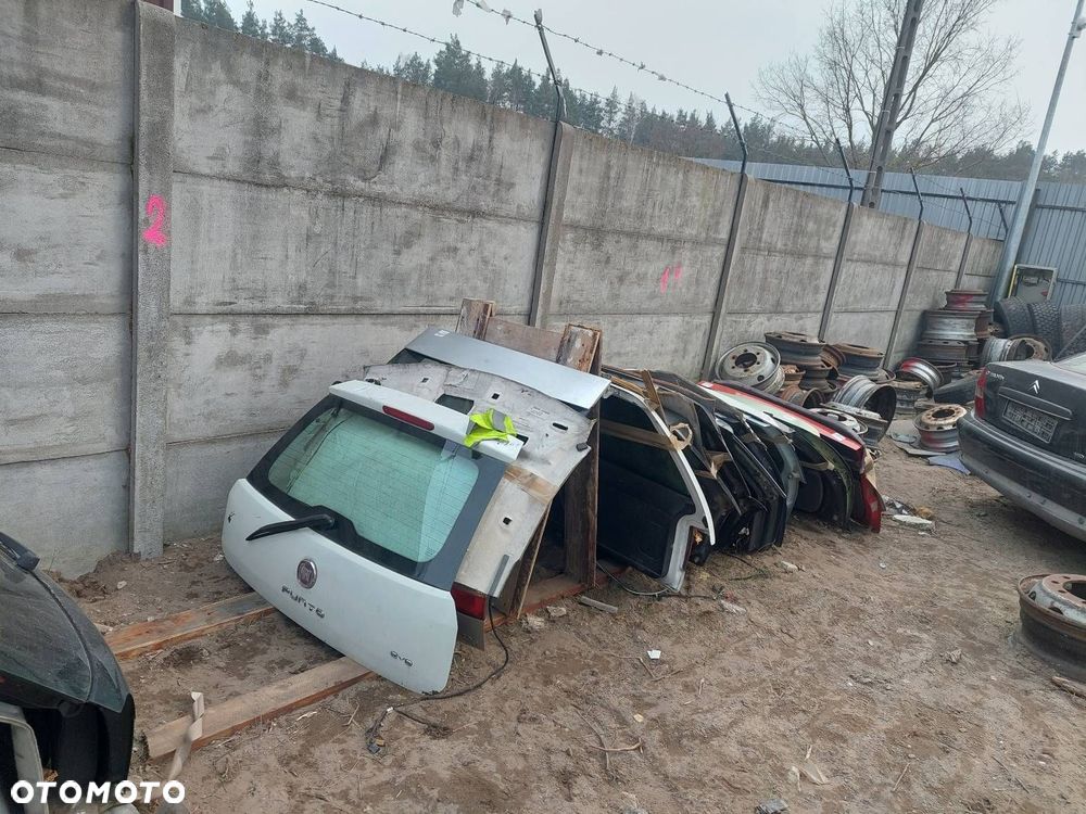 KOMPLETNY TYŁ KLAPA BAGAŻNIKA ZDERZAK TYŁ LAMPA TYŁ FIAT PUNTO EVO 296 - 11