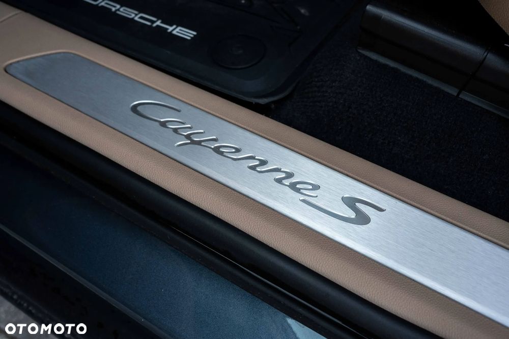 Porsche Cayenne S - 32