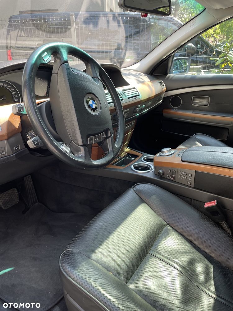 BMW Seria 7 745i - 10