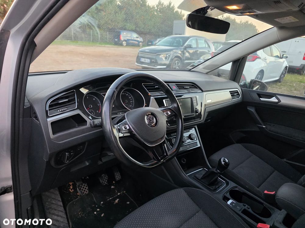 Volkswagen Touran - 19