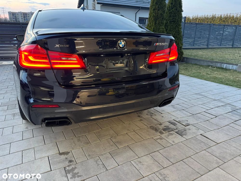 BMW Seria 5 M550i xDrive - 16
