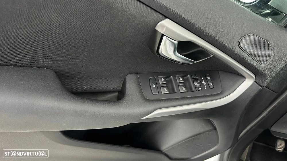 Volvo V40 1.6 D2 Eco Momentum - 24