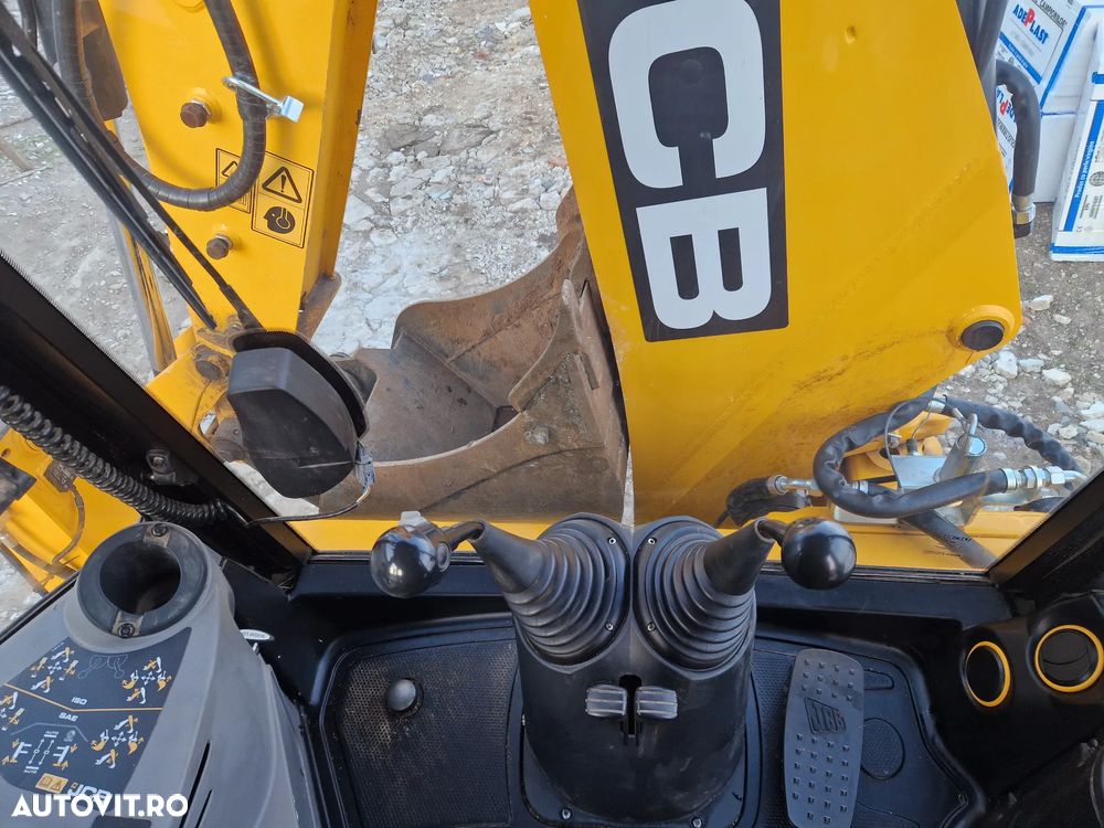 JCB 3CX - 8