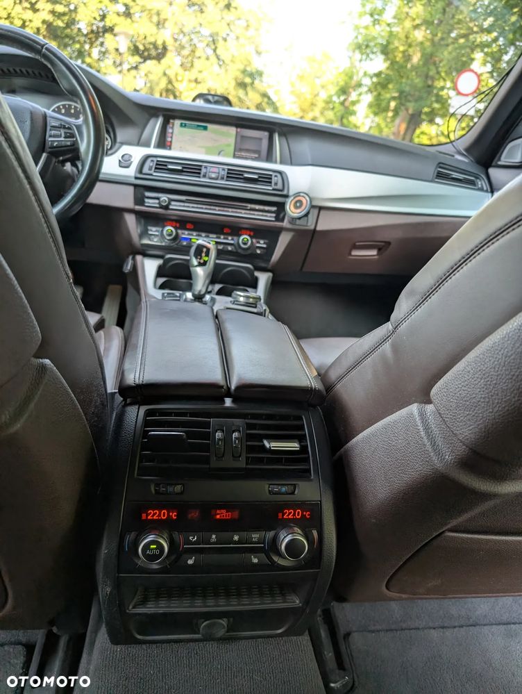 BMW Seria 5 528i xDrive Luxury Line - 24