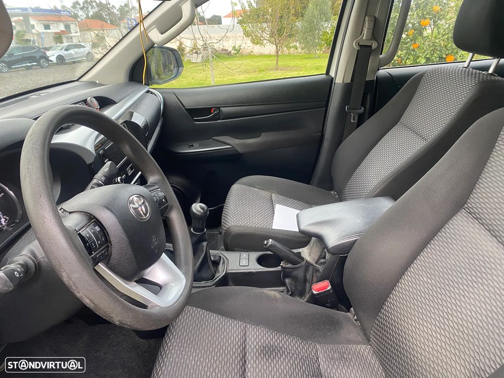 Toyota Hilux 2.4D 4WD CD IVA Dedutivel - 12