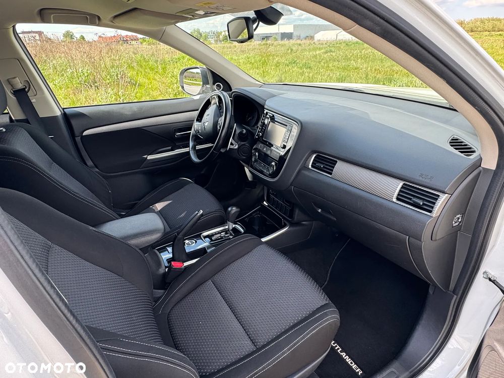 Mitsubishi Outlander 2.0 Intense + 4WD CVT - 11